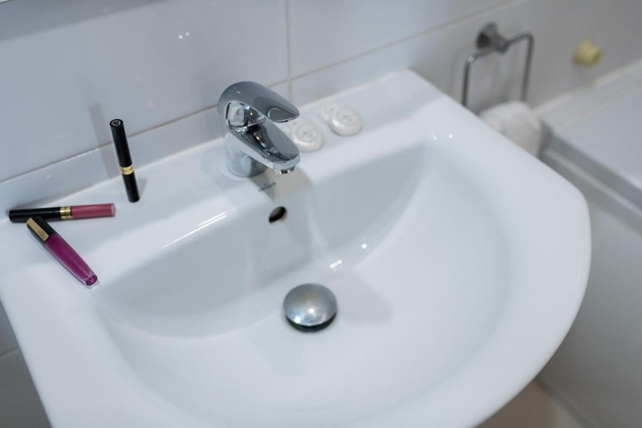 Two Bedroom Apartment For 6 People Warszawa Eksteriør billede